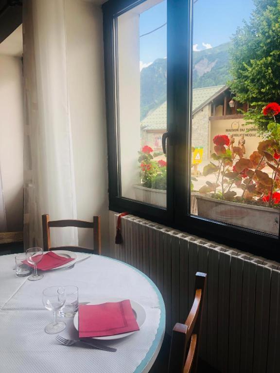Saint-Colomban-des-Villards Auberge Du Glandon المظهر الخارجي الصورة
